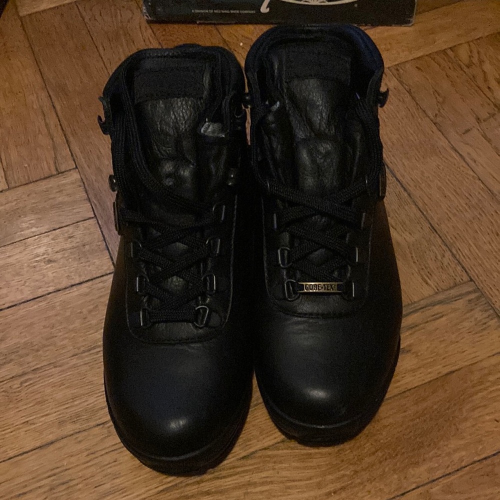 Vasque Sundowner black boots size 5 in boys